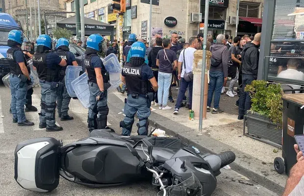 Șocant: suporter cu arma în mână lângă hotelul lui Sporting înainte de duelul din Liga Campionilor » Multiple conflicte pe străzi