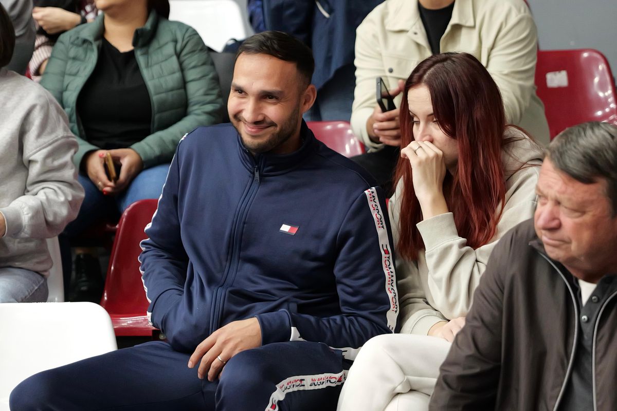 Momente de panică în Rapid - CSM București » Echipa medicală a intervenit de urgență: Omoregie, eliminată