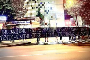 Ultrașii au ieșit în stradă să protesteze după tragedia care a șocat întreaga Românie: „Incompetență crasă”