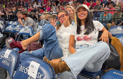 Pe lângă ele, nimeni nu s-a mai uitat la teren! Au „incendiat” Arena