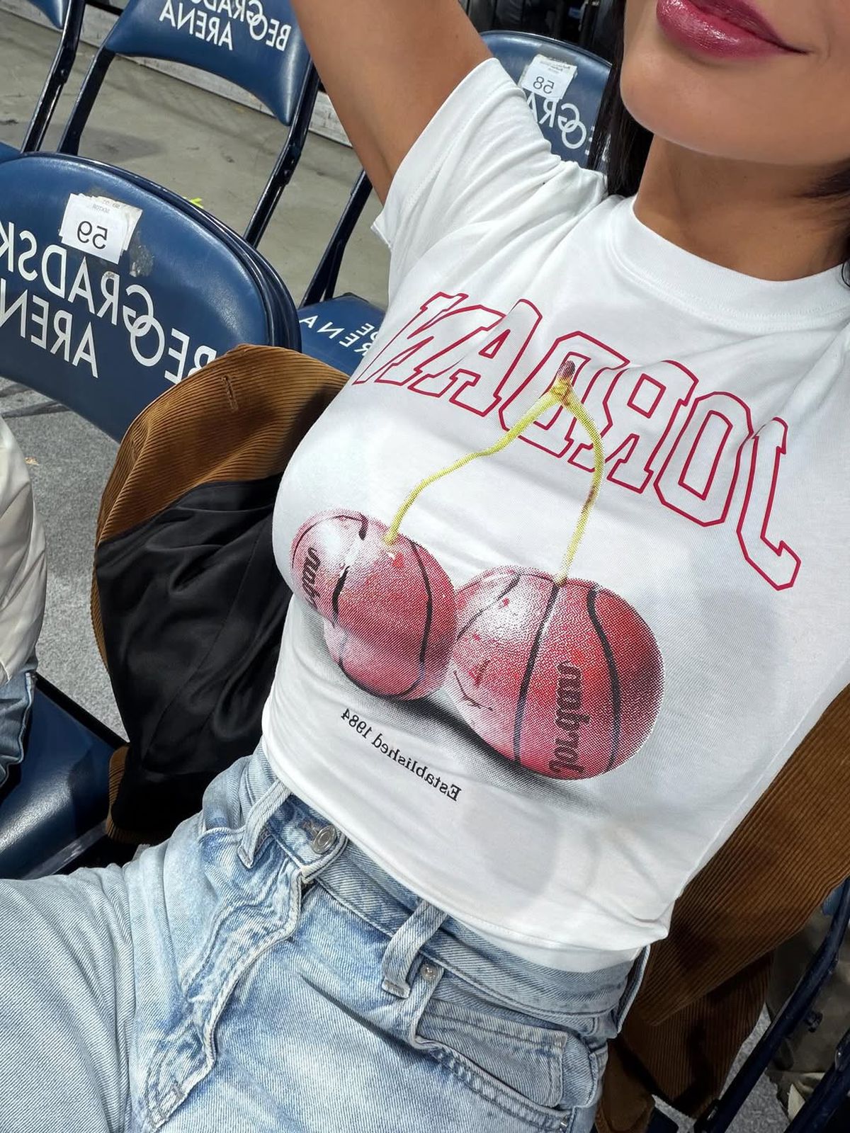 Pe lângă ele, nimeni nu s-a mai uitat la teren! Au „incendiat” Arena