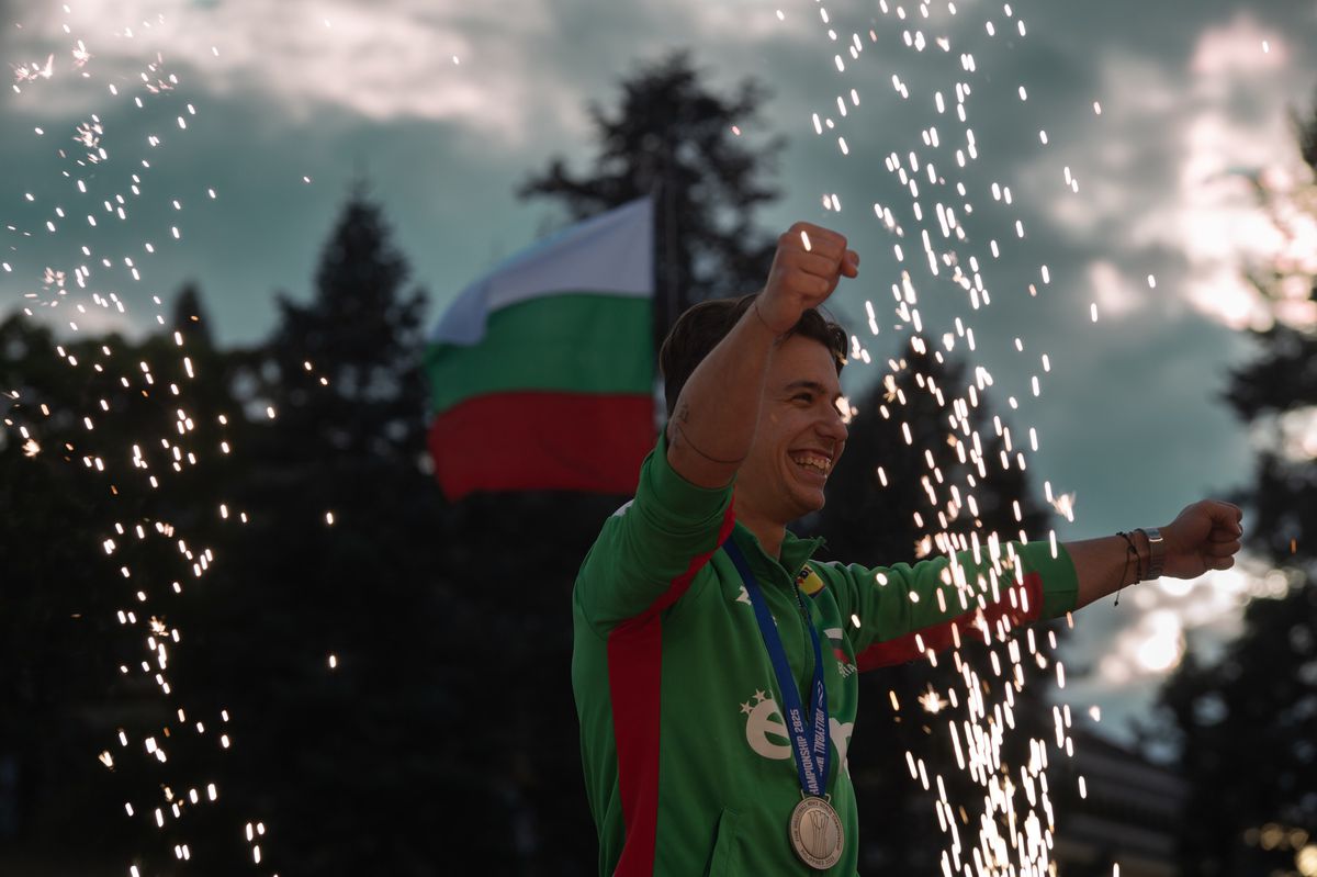 Primire spectaculoasă pentru naționala Bulgariei, după argintul de la Mondialul de volei: mii de oameni, aplauze în Parlament și cadouri de la Patriarhul Daniil