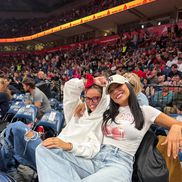 Cântăreața Edita Aradinovic (dreapta) și Sofia Sasic. Foto: Instagram