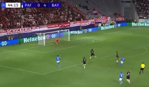 Neuer este învins cu un șut de la distanță de Orsic în partida Pafos - Bayern 1-5 / Foto: Captură TV