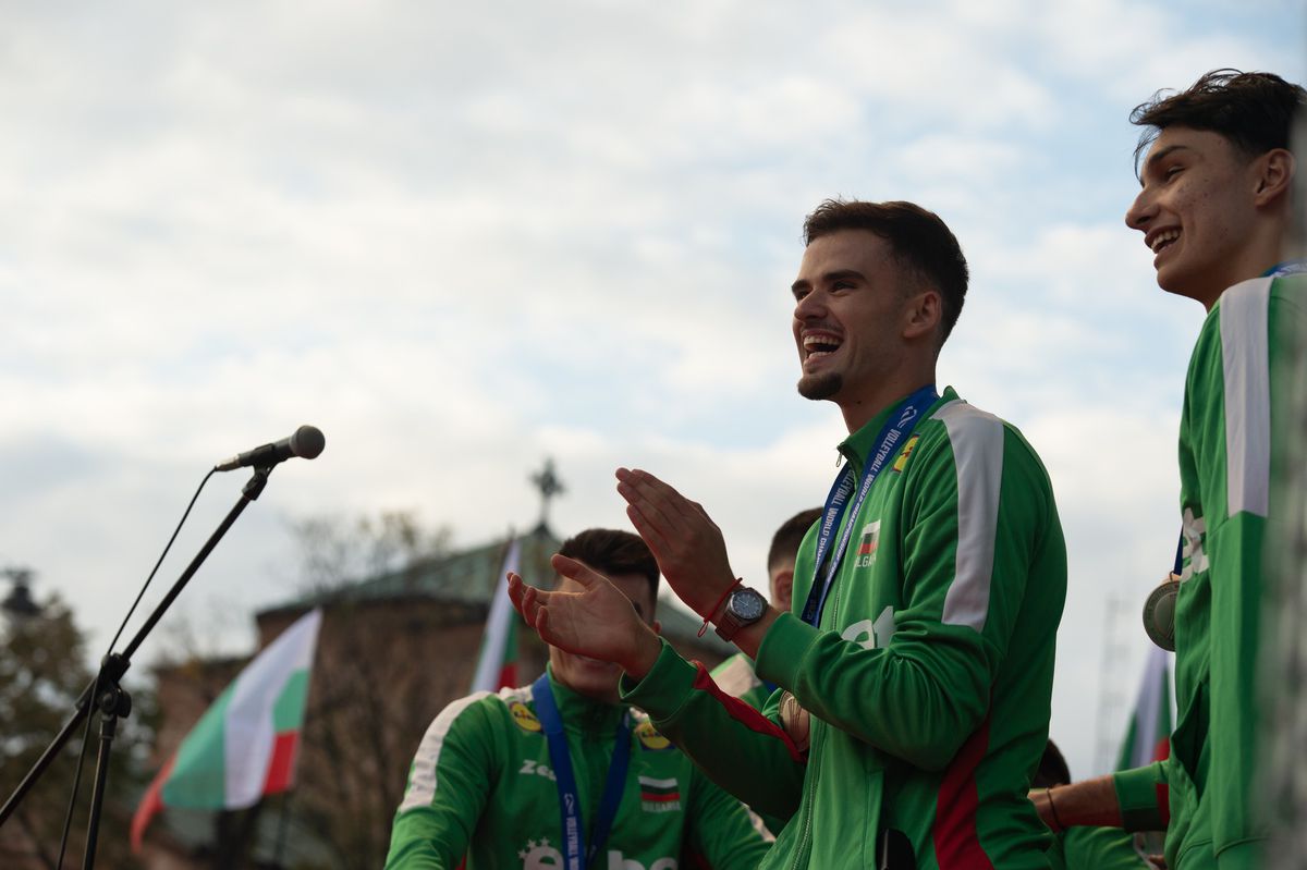 Primire spectaculoasă pentru naționala Bulgariei, după argintul de la Mondialul de volei: mii de oameni, aplauze în Parlament și cadouri de la Patriarhul Daniil