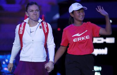 Simona Halep - Karolina Pliskova, WTA FINALS SHENZEN // Situație ciudată la antrenamentele: de ce au repetat cu același sparring? Ce îi cerea Conchita Martinez: de la unghiuri plate la insistență pe rever
