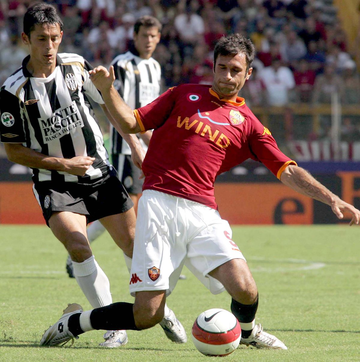 Are 44 de meciuri pentru România și spune 3 povești incredibile din Serie A: „I se spunea «Tractorul», pleca cu 3 adversari în spate” + „Paolo Maldini mi-a dat tricoul... apoi l-a luat înapoi. În schimb, Zola m-a șocat”