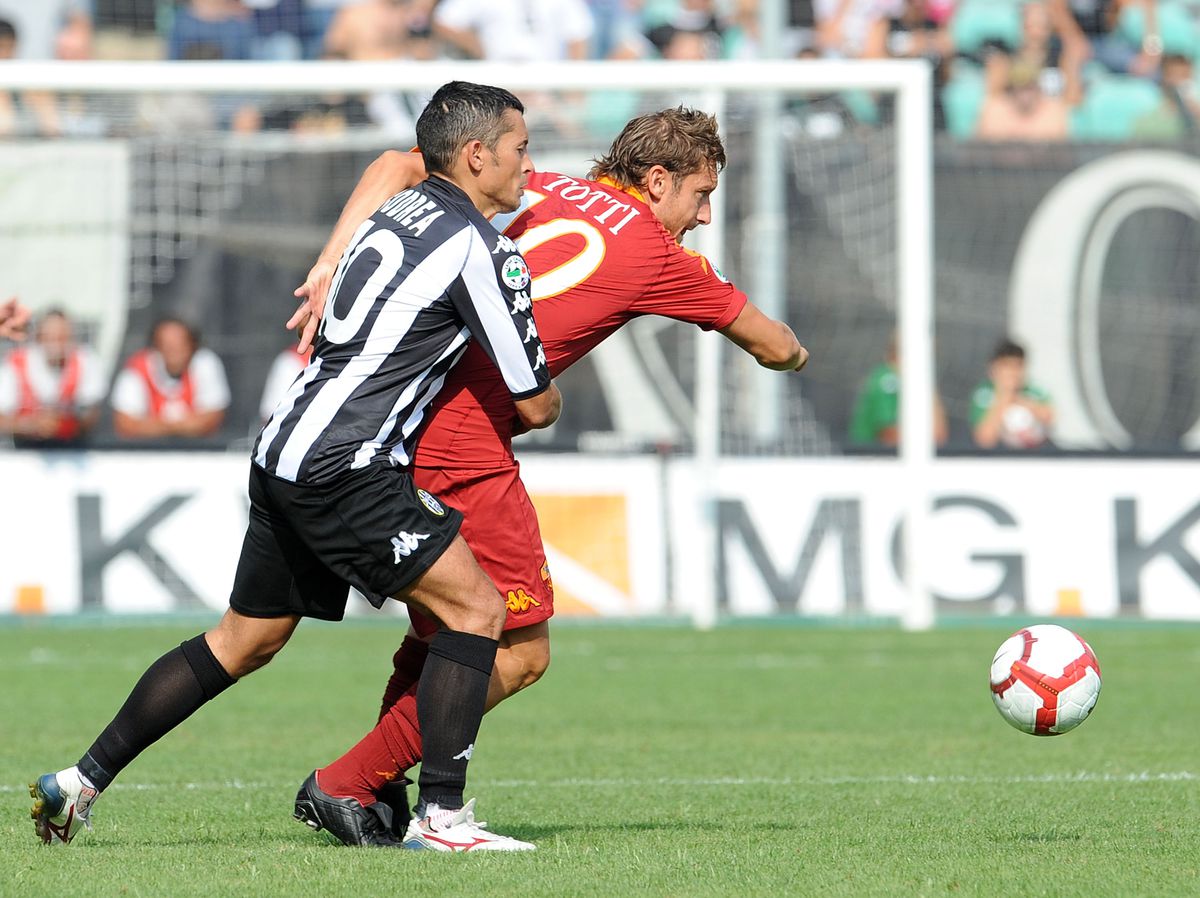 Are 44 de meciuri pentru România și spune 3 povești incredibile din Serie A: „I se spunea «Tractorul», pleca cu 3 adversari în spate” + „Paolo Maldini mi-a dat tricoul... apoi l-a luat înapoi. În schimb, Zola m-a șocat”