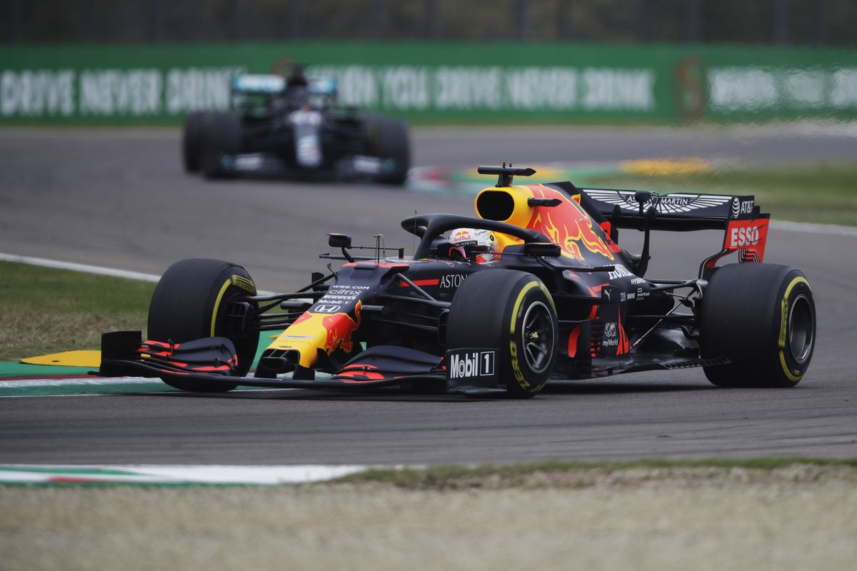 Record în Formula 1: Mercedes, campioană pentru a 7-a oară! O depășește pe Ferrari după ce Hamilton s-a impus în MP de la Imola