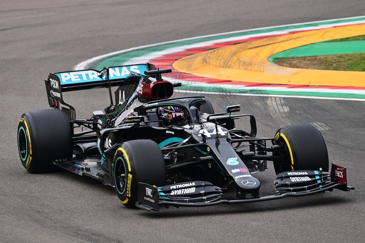 Record în Formula 1: Mercedes, campioană pentru a 7-a oară! O depășește pe Ferrari după ce Hamilton s-a impus în MP de la Imola