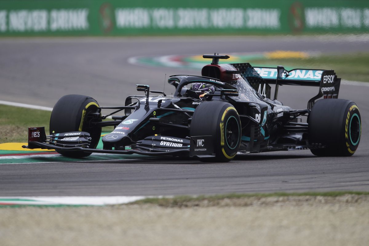 Record în Formula 1: Mercedes, campioană pentru a 7-a oară! O depășește pe Ferrari după ce Hamilton s-a impus în MP de la Imola