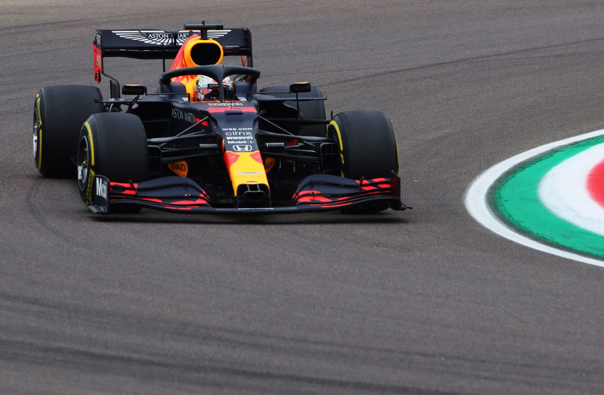 Record în Formula 1: Mercedes, campioană pentru a 7-a oară! O depășește pe Ferrari după ce Hamilton s-a impus în MP de la Imola