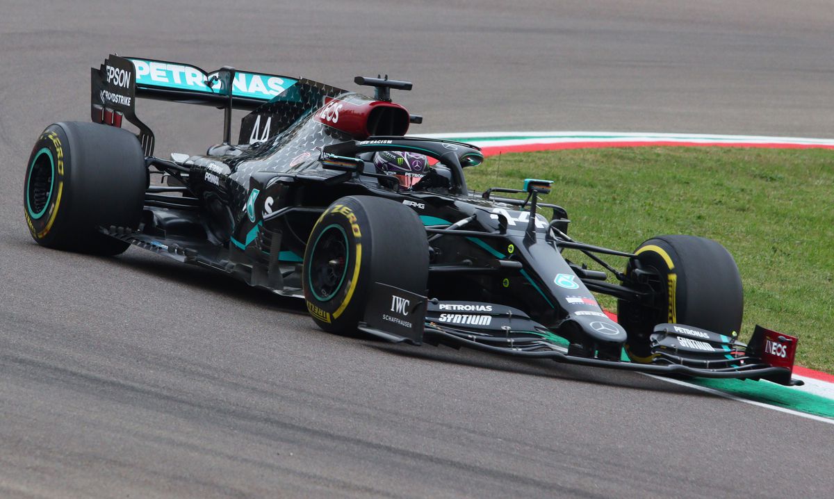Record în Formula 1: Mercedes, campioană pentru a 7-a oară! O depășește pe Ferrari după ce Hamilton s-a impus în MP de la Imola