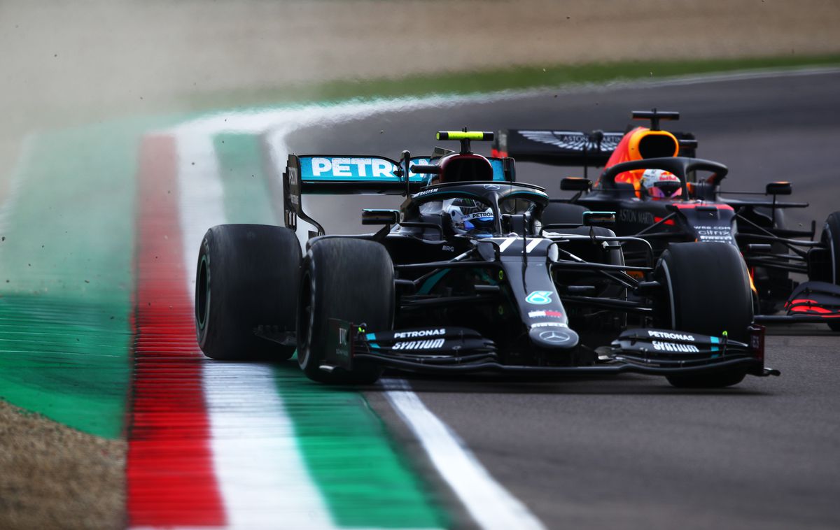 Record în Formula 1: Mercedes, campioană pentru a 7-a oară! O depășește pe Ferrari după ce Hamilton s-a impus în MP de la Imola