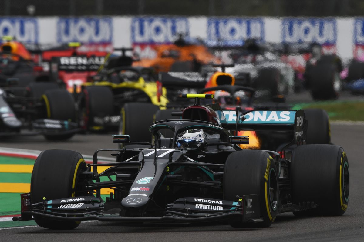 Record în Formula 1: Mercedes, campioană pentru a 7-a oară! O depășește pe Ferrari după ce Hamilton s-a impus în MP de la Imola