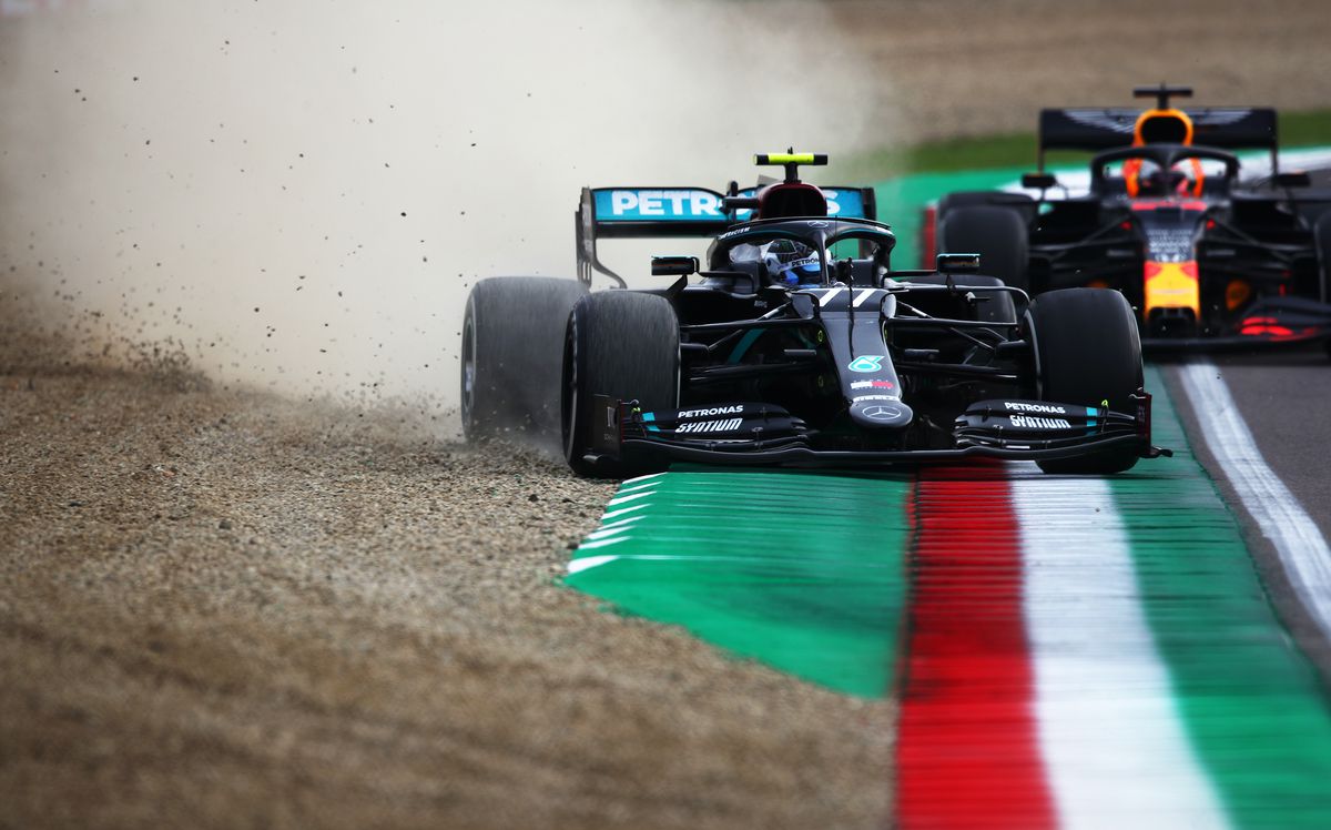 Record în Formula 1: Mercedes, campioană pentru a 7-a oară! O depășește pe Ferrari după ce Hamilton s-a impus în MP de la Imola