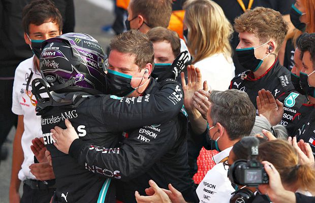 Record în Formula 1: Mercedes, campioană pentru a 7-a oară! O depășește pe Ferrari după ce Hamilton s-a impus în MP de la Imola