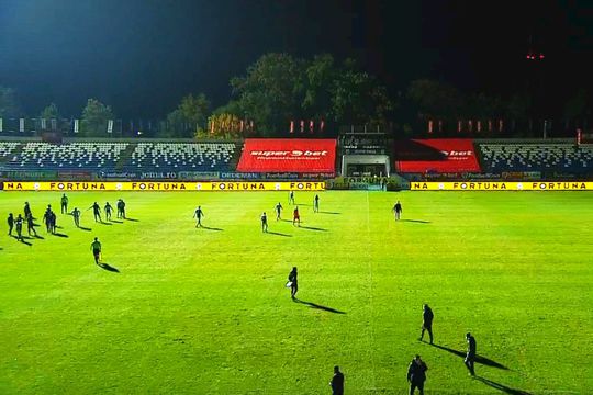 Viitorul a câștigat la „masa verde” partida cu Viitorul, după ce nocturna arenei „Emil Alexandrescu” s-a stins pentru a doua oară. Ion Crăciunescu spune că decizia luată de Horia Mladinovici este perfect regulamentară.