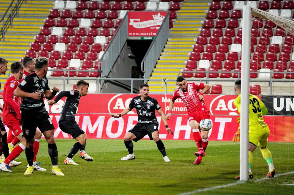 Declarația zilei în Liga 1: „Băiatul meu de 14 ani dădea gol din acele poziții”