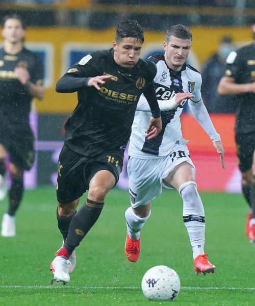Valentin Mihăilă a prins 61 de minute în meciul Parma – Vicenza, 1-0, foto: Imago