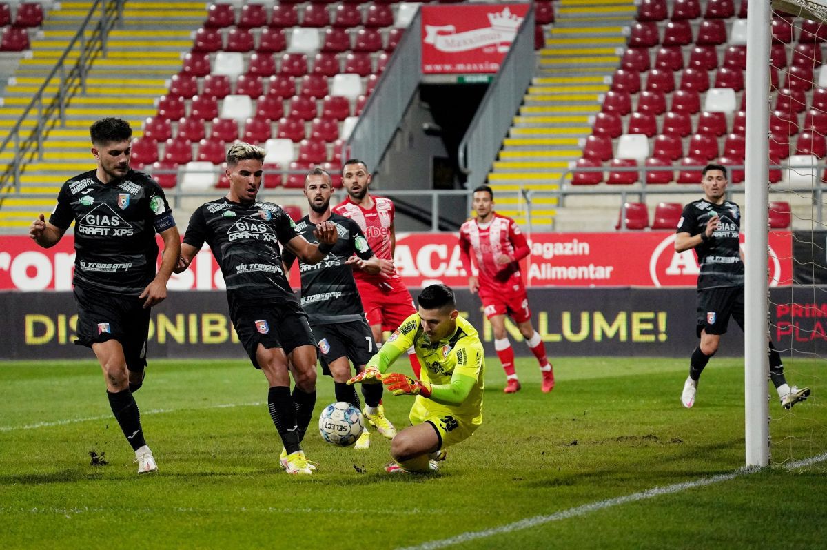 Declarația zilei în Liga 1: „Băiatul meu de 14 ani dădea gol din acele poziții”