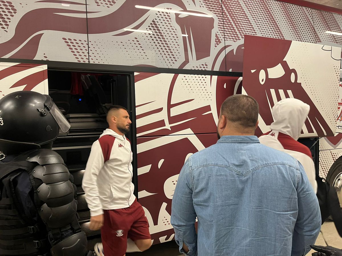 Fotbaliștii Rapidului, huiduiți de galerie după remiza cu Steaua » Imagini surprinzătoare surprinse în Ghencea