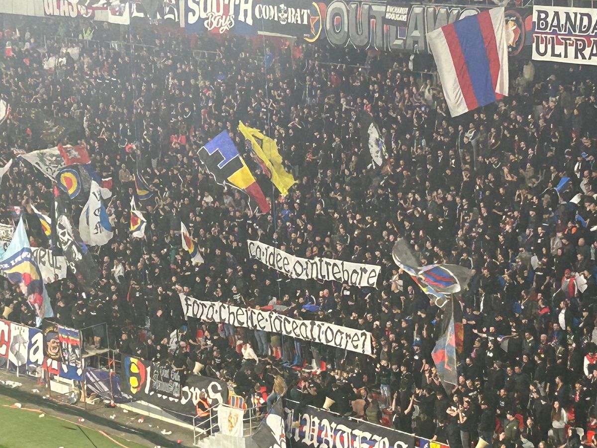 Război în bannere la derby-ul CSA Steaua - Rapid » „Tzancă Ungureanu” vs „Crescuți tot lângă palat”