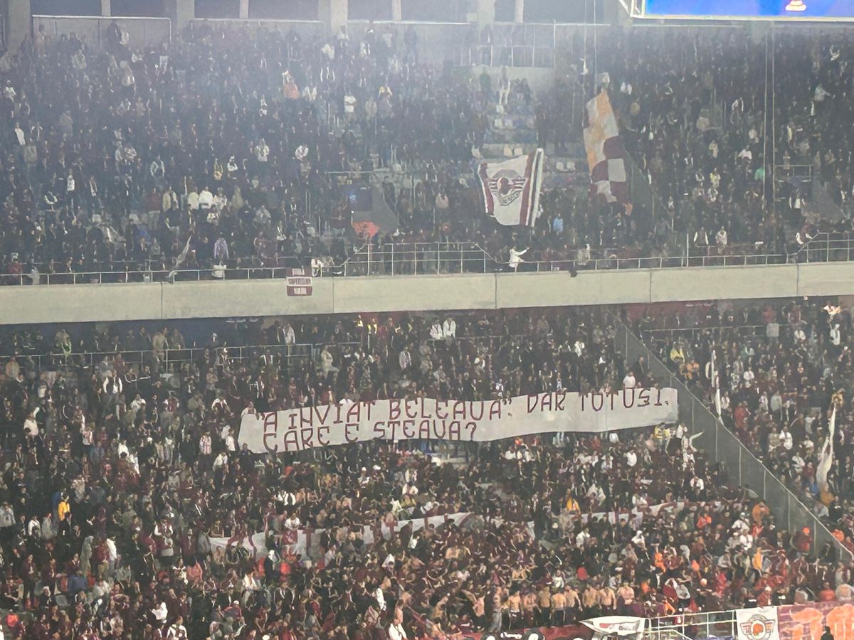 Război în bannere la derby-ul CSA Steaua - Rapid » „Tzancă Ungureanu” vs „Crescuți tot lângă palat”