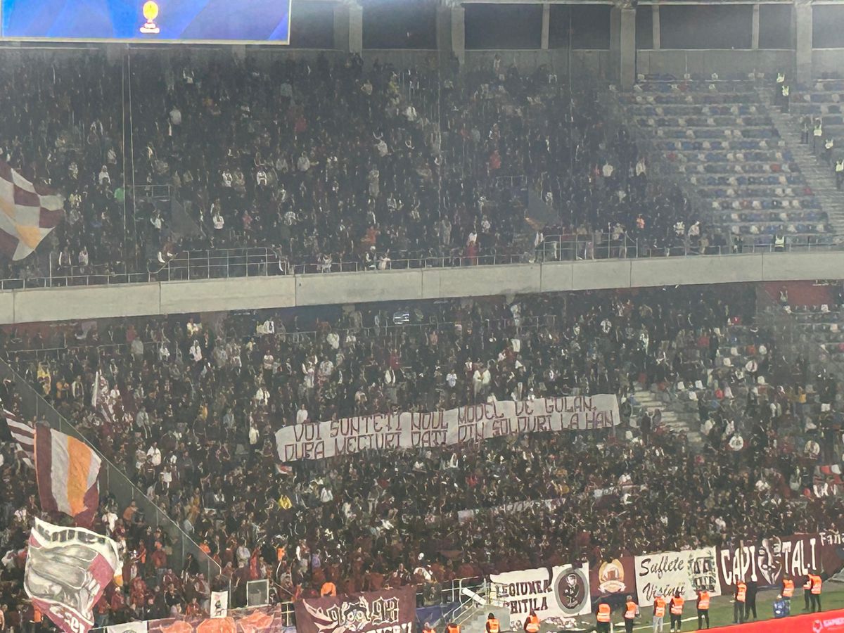 Război în bannere la derby-ul CSA Steaua - Rapid » „Tzancă Ungureanu” vs „Crescuți tot lângă palat”
