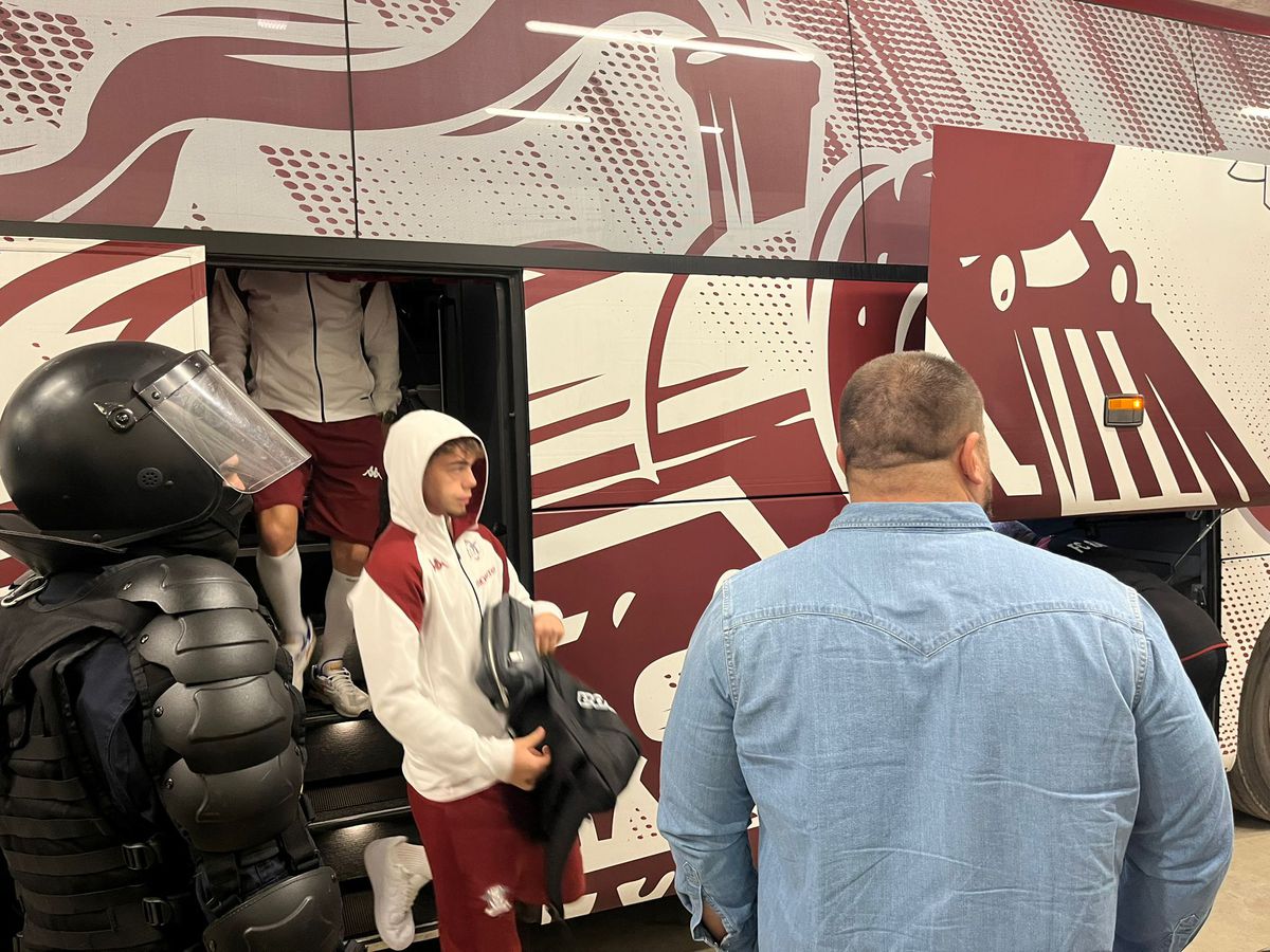 „Ne vedem după meci!” » „Ultrasul” din echipa Stelei n-a putut fi oprit: și-a amenințat adversarul + scandal cu Oprița pe teren!