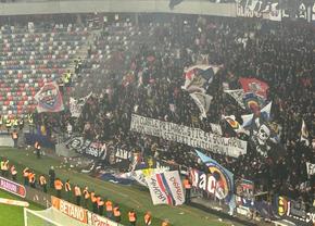 Război în bannere la derby-ul CSA Steaua - Rapid » „Tzancă Ungureanu” vs „Crescuți tot lângă palat”