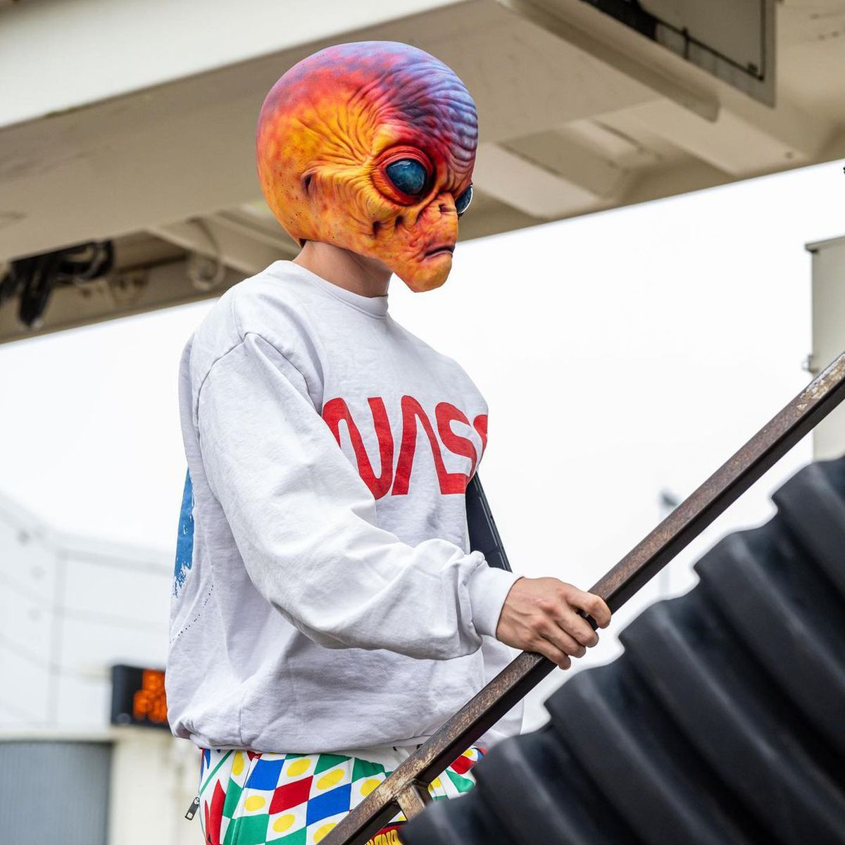 Cele mai spectaculoase „deghizări” de Halloween » The Rock s-a transformat în Beckham, show total în NFL + Mike Tyson „înțeapă” ca o albină