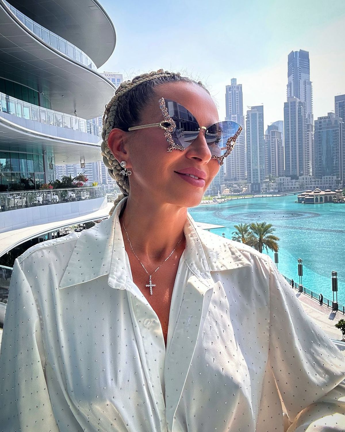 Soția unui component al Generației de Aur face furori în costum de baie » Cum a apărut la o piscină din Dubai