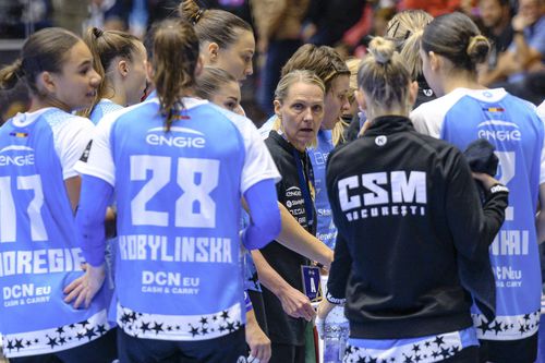 SCM Craiova a învins-o pe CSM București, scor 27-25, în runda cu numărul 8 din prima ligă de handbal feminin a României. A fost primul eșec suferit de „tigroaice” în acest campionat.