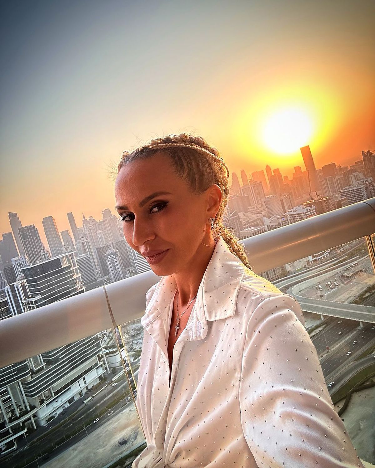 Crina Abrudan în costum de baie! Cum a apărut la o piscină de lux din Dubai