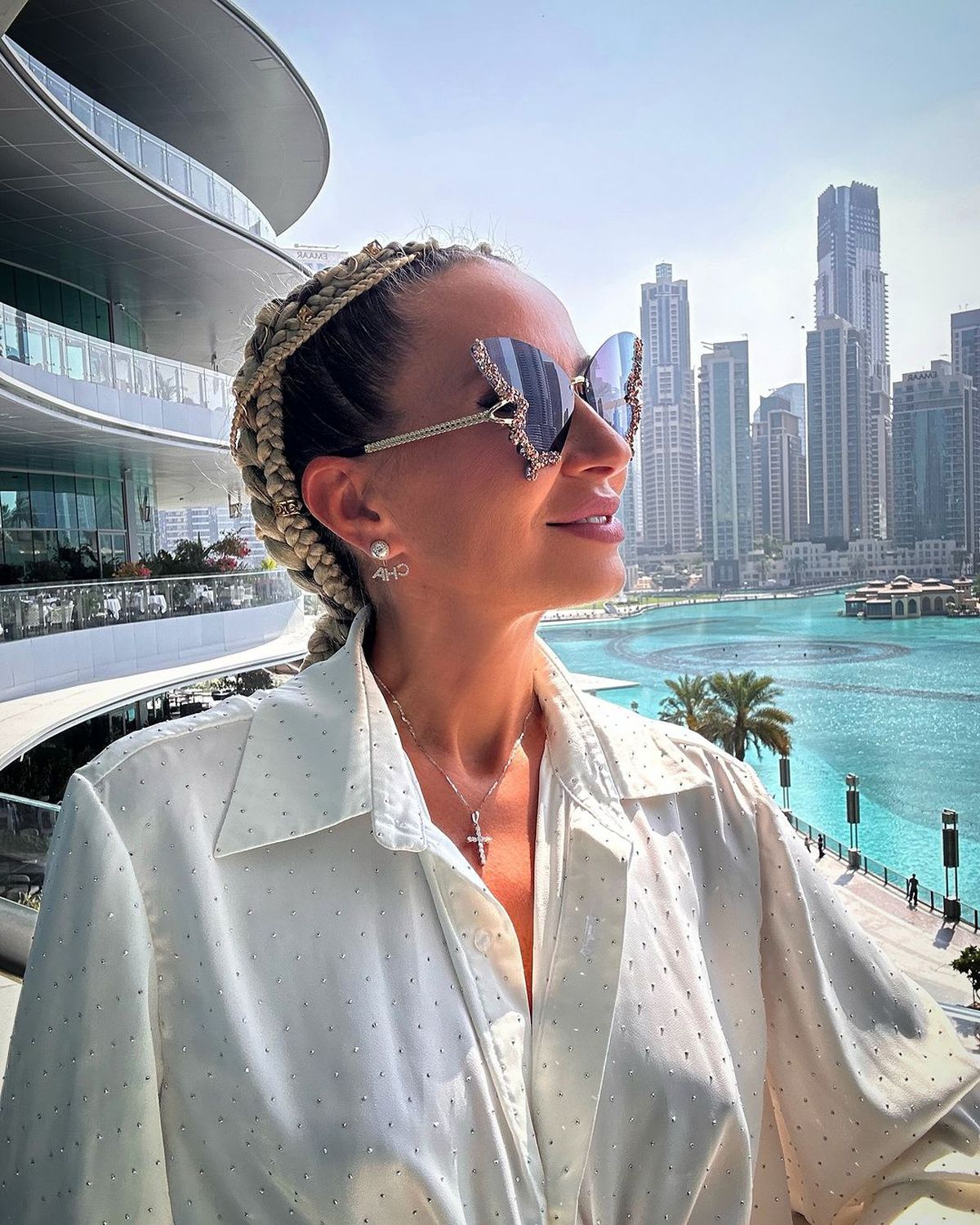 Soția unui component al Generației de Aur face furori în costum de baie » Cum a apărut la o piscină din Dubai