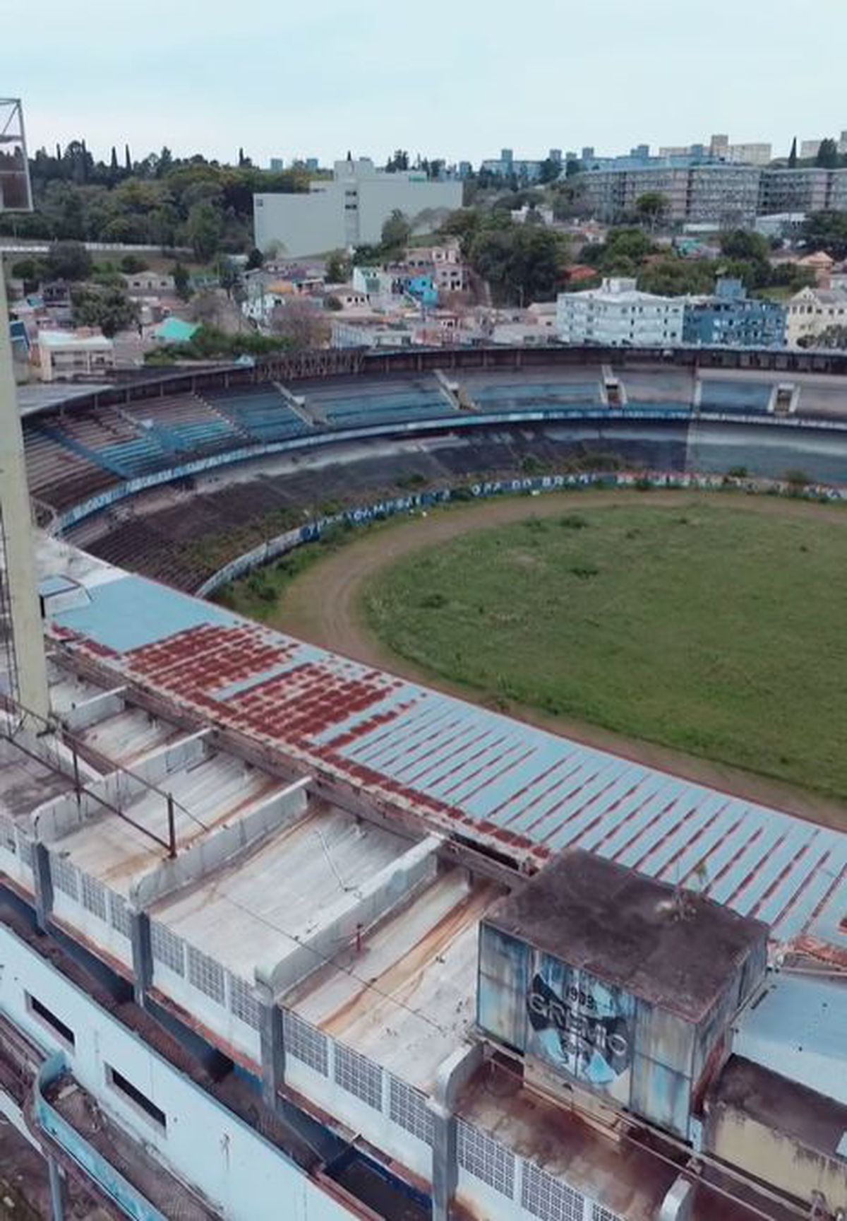 Dispare vechea arenă de 45.000 de locuri care a dat cel mai fin dribleur al țării