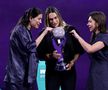 Aryna Sabalenka, alături de Garbine Muguruza și Simona Halep, cu trofeul de număr 1 mondial la finalul lui 2025 Foto: Guliver/GettyImages
