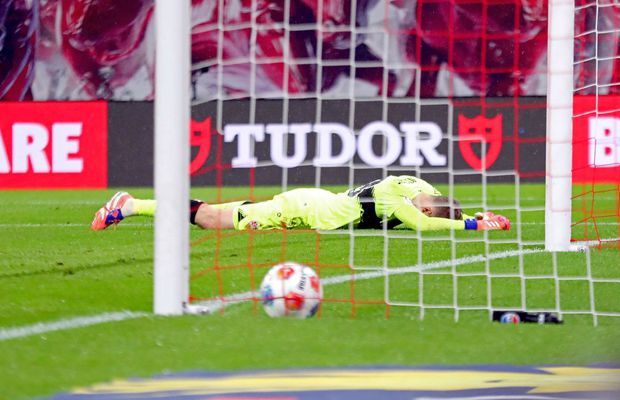 Gafă de proporții în Bundesliga! L-a luat valul, iar echipa lui a fost îngenuncheată în prelungiri