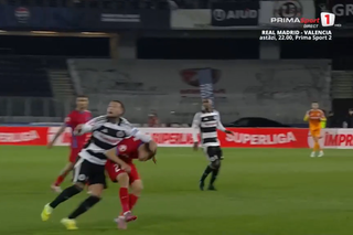 Fază controversată în U Cluj - FCSB » ELIMINAT după două „galbene” în 3 minute