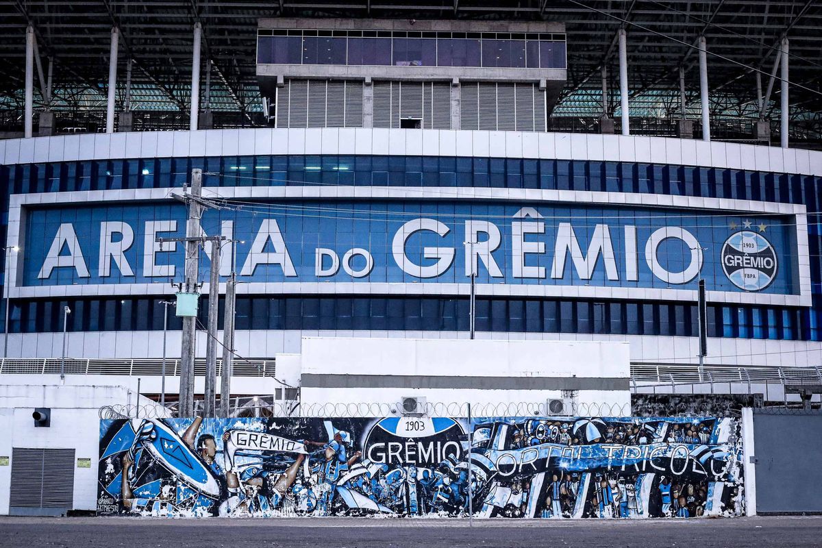 Dispare vechea arenă de 45.000 de locuri care a dat cel mai fin dribleur al țării