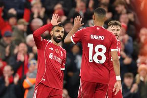 Liverpool câștigă din nou în Premier League! Salah și Gravenberch au adus victoria „cormoranilor” în fața propriilor suporteri