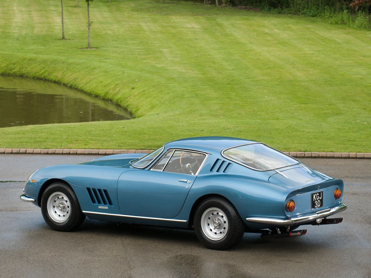 Top 10 cele mai scumpe mașini deținute de fotbaliști în 2025