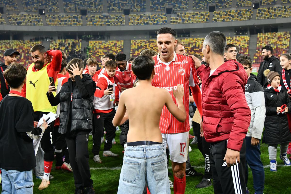 Sărbătoare pe gazon după Dinamo - CFR Cluj