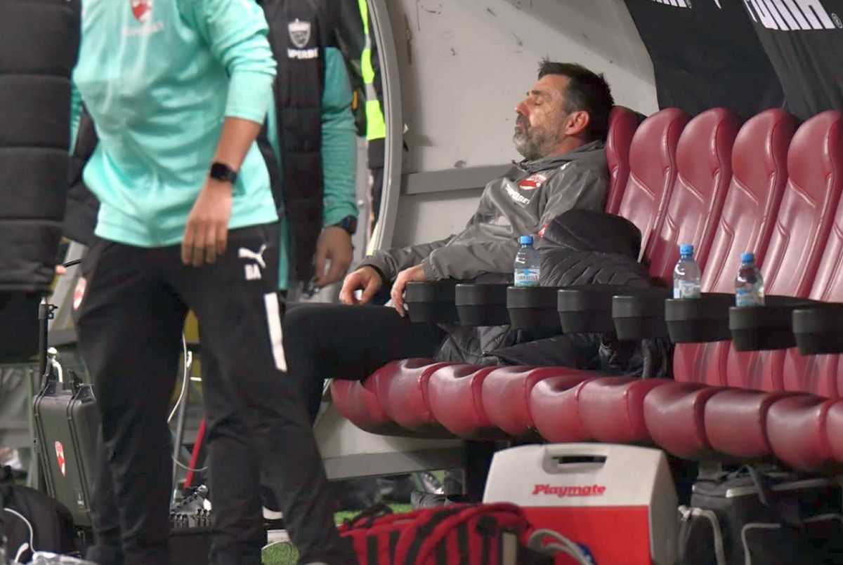 Prețul plătit » Zeljko Kopic a oferit imaginile serii, în nebunia de la Dinamo- CFR Cluj