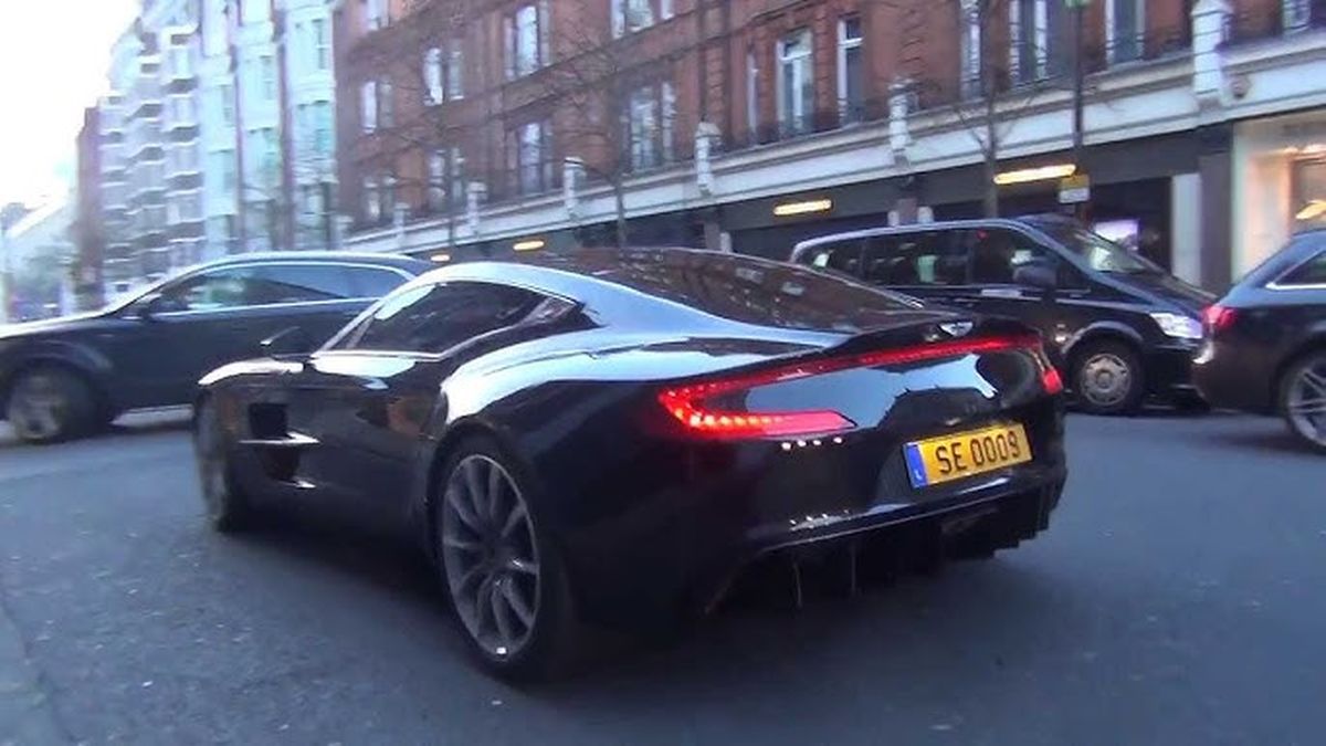 Top 10 fotbaliști cu cele mai scumpe mașini în 2025!