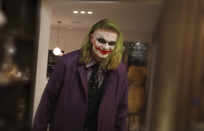 Erling Haaland s-a costumat în Joker și a ieșit pe străzile din Manchester. Reacțiile oamenilor