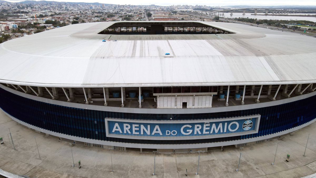 Dispare vechea arenă de 45.000 de locuri care a dat cel mai fin dribleur al țării