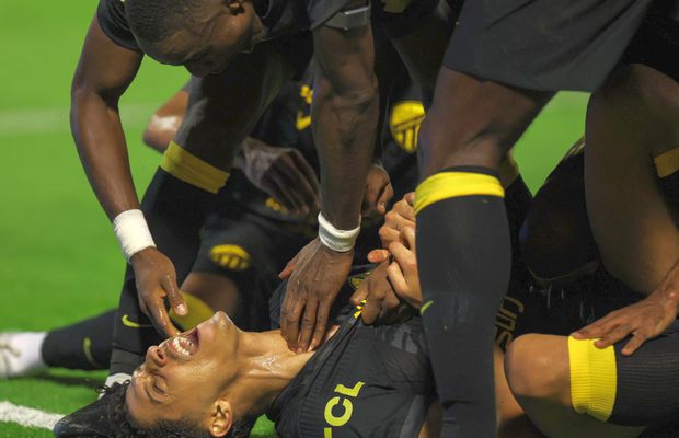 Meci cu desfășurare IREALĂ! Au condus cu 4-0 și au avut om în plus mai mult de o oră » Incredibil ce a urmat