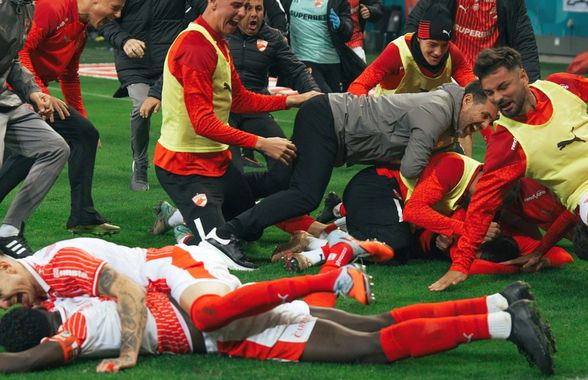 Moment emoționant trecut cu vederea la Dinamo - CFR » Cel mai iubit dinamovist din club a avut parte de o vizită specială: „Trei generații legate de aceleași culori. Ceva ce nu pot descrie în cuvinte”